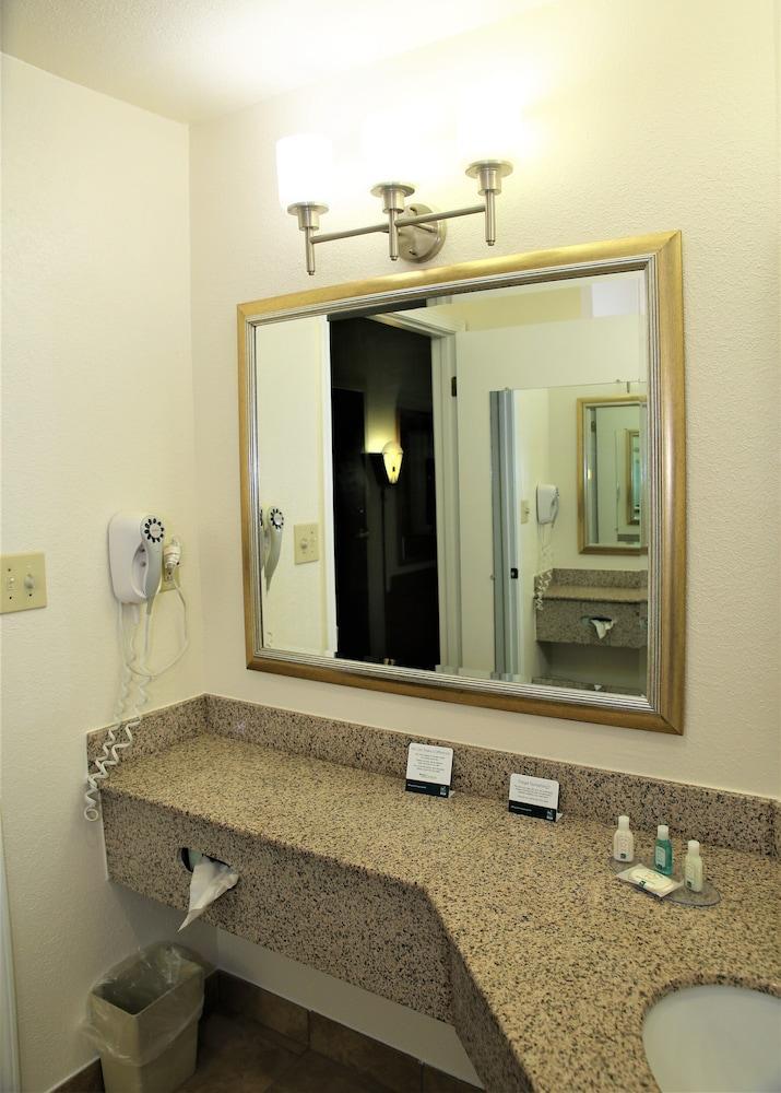 Quality Inn Fayetteville Near Historic Downtown Square Exteriör bild