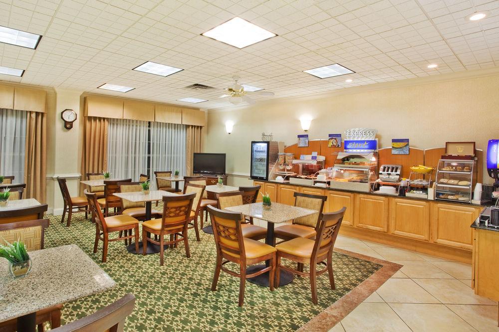 Quality Inn Fayetteville Near Historic Downtown Square Exteriör bild