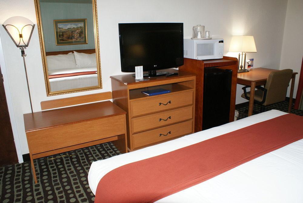 Quality Inn Fayetteville Near Historic Downtown Square Exteriör bild