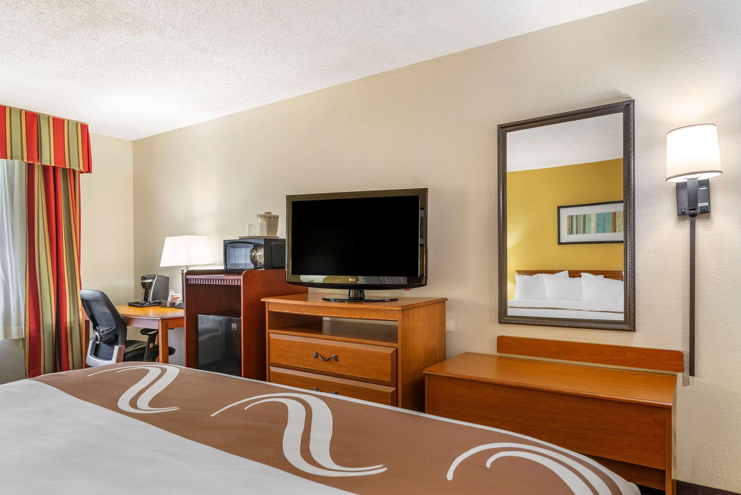 Quality Inn Fayetteville Near Historic Downtown Square Exteriör bild