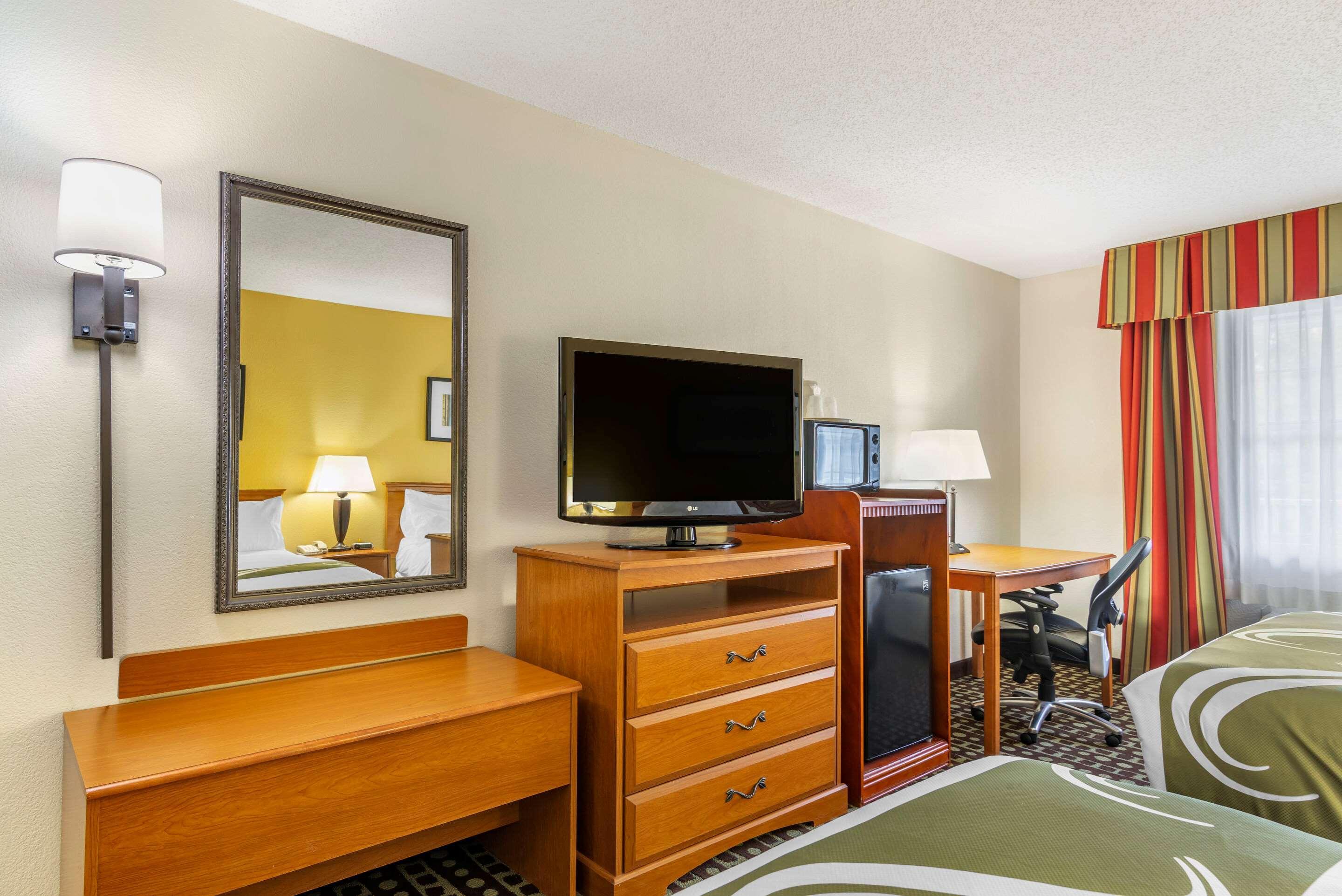 Quality Inn Fayetteville Near Historic Downtown Square Exteriör bild