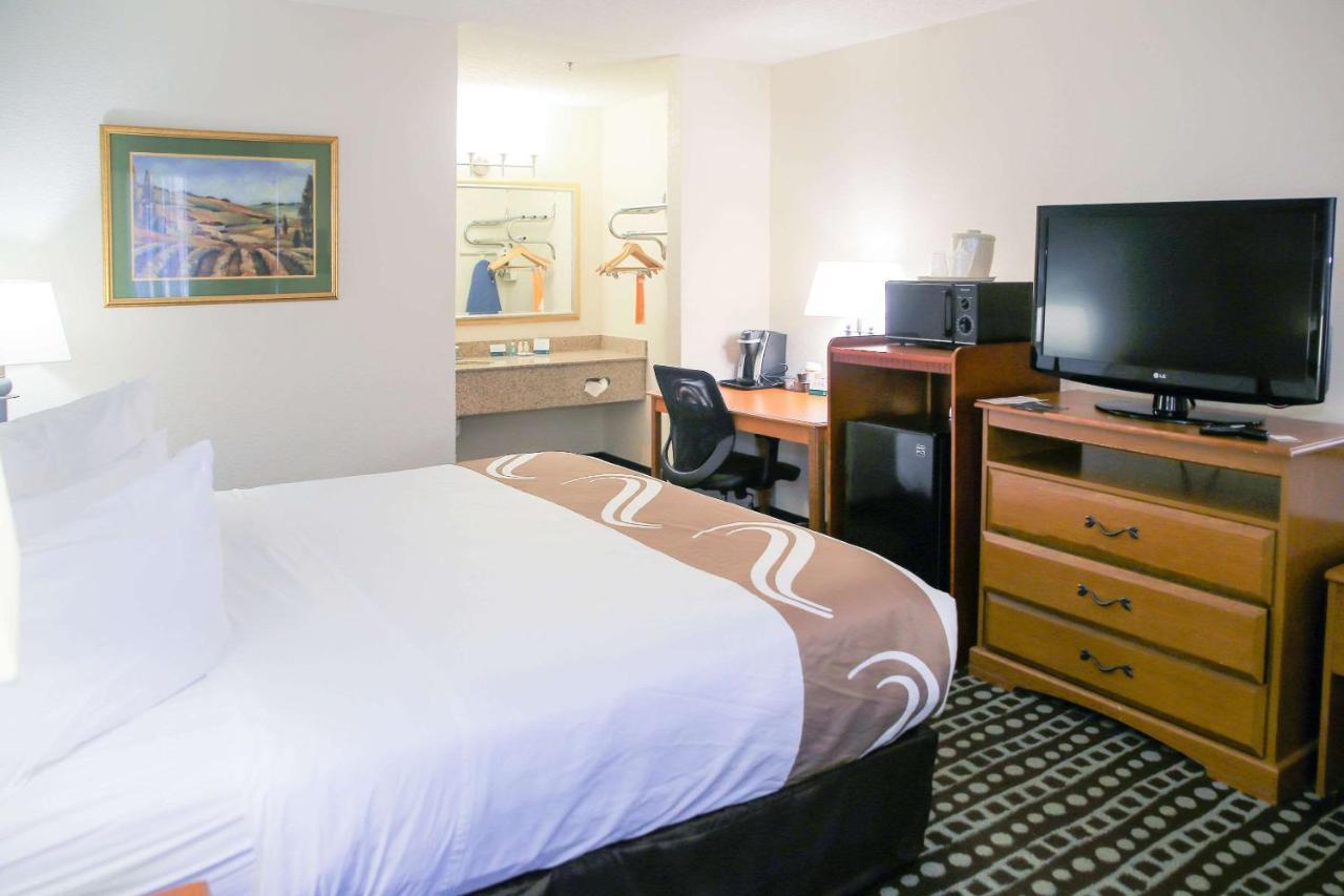 Quality Inn Fayetteville Near Historic Downtown Square Exteriör bild